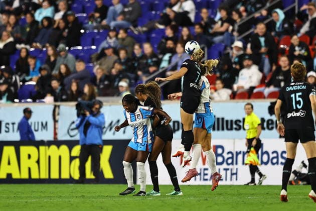 NWSL: Gotham FC Vs. Chicago Stars FC Chicago Stars FC midfielder Bea Franklin 20 and Gotham FC midfielder Jaelin Howell 7 leap up for the ball during action in the National Women s Soccer League match at Sports Illustrated Stadium in Harrison, on September 25, 2026. Harrison N.J. United States  Copyright: xGordonxDonovanx originalFilename:donovan-nwslgoth260925_npijs.jpg