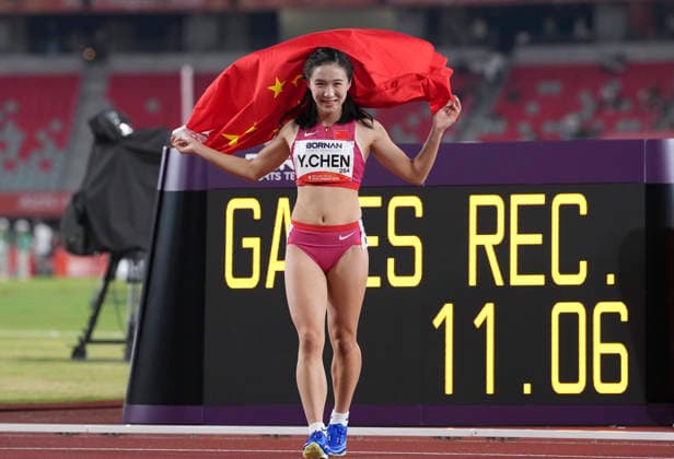 (260926) -- BEIJING, Sept. 26, 2026 -- Chen Yujie of China celebrates after winning the women s 100m final of Athletics at the 20th Asian Games Aichi-Nagoya 2026 in Nagoya, Japan, Sept. 25, 2026. ) XINHUA PHOTOS OF THE DAY LuixSiuxWai 