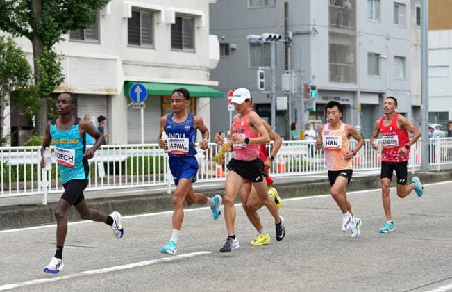 (260926) -- NAGOYA, Sept. 26, 2026 -- Athletes compete during the men s marathon final of Athletics at the 20th Asian Games Aichi-Nagoya 2026 in Nagoya, Japan, Sept. 26, 2026. ) (SP)JAPAN-NAGOYA-ASIAN GAMES-ATHLETICS-MEN S MARATHON JiaxYuchen
