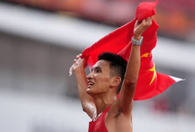 (260926) -- NAGOYA, Sept. 26, 2026 -- Feng Peiyou of China celebrates after the men s marathon final of athletics at the 20th Asian Games Aichi-Nagoya 2026 in Nagoya, Japan, Sept. 26, 2026. ) (SP)JAPAN-NAGOYA-ASIAN GAMES-ATHLETICS-MEN S MARATHON LuixSiuxWai