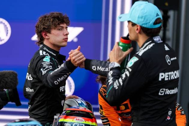 (260926) -- BAKU, Sept. 26, 2026 -- Mercedes driver Kimi Antonelli (L) of Italy congrats his teammate George Russell of Britain for the pole position after the qualifying session of the Formula One Azerbaijan Grand Prix at the Baku City Circuit in Baku, Azerbaijan, Sept. 25, 2026. (Photo by Xinhua) (SP)AZERBAIJAN-BAKU-F1-GRAND PRIX 2026-QUALIFYING QianxJun 