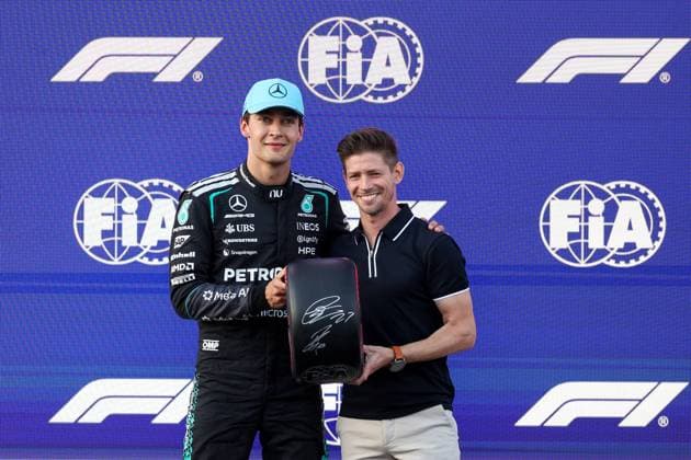 (260926) -- BAKU, Sept. 26, 2026 -- Pole position qualifier Mercedes driver George Russell (L) of Britain receives his pole position award from 2-time FIM MotoGP world champion Casey Stoner of Australia after the qualifying session of the Formula One Azerbaijan Grand Prix at the Baku City Circuit in Baku, Azerbaijan, Sept. 25, 2026. (Photo by Xinhua) (SP)AZERBAIJAN-BAKU-F1-GRAND PRIX 2026-QUALIFYING QianxJun 
