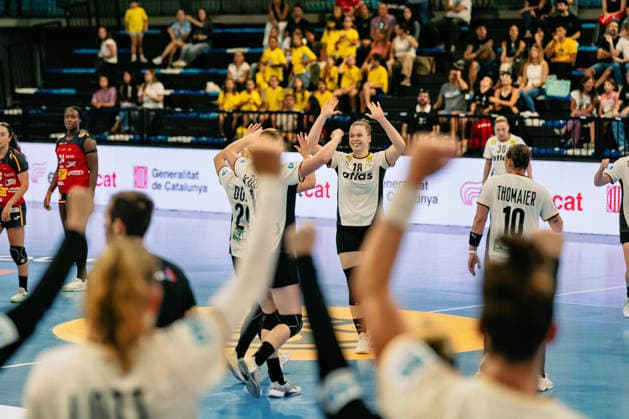 Ida Petzold (Deutschland, 18) jubelt mit Nieke Kuehne (Deutschland, 19) und Antje Doell (Deutschland, 29) ueber ihren ersten Treffer mit der Nationalmannschaft, Spanien vs. Deutschland, Handball, Nationalmannschaft, Frauen, Freundschaftsspiel, 25.09.2026 Spanien vs. Deutschland, Handball, Nationalmannschaft, Frauen, Freundschaftsspiel, 25.09.2026 Granollers Copyright: xEibner-Pressefoto LarsxNeumannx EP_LNN