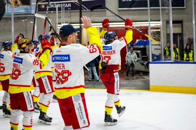 SIegjubel Leon Niederberger (Duesseldorfer EG, 17), GER, Ravensburg Towerstars vs. Duesseldorfer EG, Eishockey, DEL2 Hauptrunde, 3. Spieltag, Spielzeit 2026 2027, 25.09.2026 GER, Ravensburg Towerstars vs. Duesseldorfer EG, Eishockey, DEL2 Hauptrunde, 3. Spieltag, Spielzeit 2026 2027, 25.09.2026 Ravensburg Copyright: xEibner-Pressefoto MaximilianxRistx EP_MRT