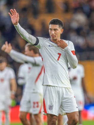 England Under 21 v Kazakhstan Under 21 UEFA EURO, EM, Europameisterschaft,Fussball U21, U 21 2027 Qualifiers Jobe Bellingham of England Under 21 waves to fans after the UEFA Euro U21 2027 Qualifiers match at Molineux, Wolverhampton 25 09 2026 UK Newspapers OUT Copyright: xBenxCookx FIL-23997-0040