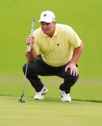 MEDINAH, IL - SEPTEMBER 25: Team International golfer Ryan Fox lines up his putt on the 18th hole during the second round of the 2026 Presidents Cup on September 25, 2026, at Medinah Country Club in Medinah, Illinois. (Photo by Brian Spurlock Icon Sportswire) GOLF: SEP 25 Presidents Cup EDITORIAL USE ONLY Icon260925112