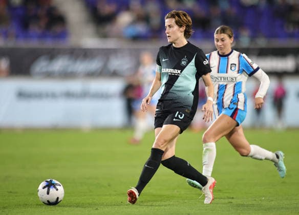 September 25, 2026, Harrison, New Jersey, USA: Gotham FC defender Tierna Davidson (15) controls the ball during the NWSL match between Gotham FC and the Chicago Stars FC at Sports Illustrated Stadium on Friday, September 25, 2026; Harrison, New Jersey, USA. Harrison USA - ZUMAs325 20260925_zsp_s325_003 Copyright: xJessxStilesx