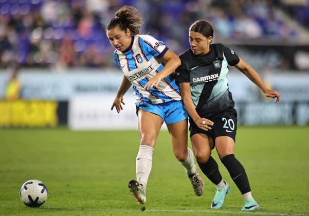 September 25, 2026, Harrison, New Jersey, USA: Gotham FC forward Sam Kerr (20) and Chicago Stars FC defender Sam Staab (3) battle for the ball during the NWSL match between Gotham FC and the Chicago Stars FC at Sports Illustrated Stadium on Friday, September 25, 2026; Harrison, New Jersey, USA. NJ: NWSL 2026: Gotham FC : Chicago Stars FC  - ZUMAs325 20260925_zsp_s325_086 Copyright: xJessxStilesx