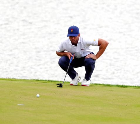 MEDINAH, IL - SEPTEMBER 25: Team USA golfer Sam Burns lines up his putt on the 16th hole during the second round of the 2026 Presidents Cup on September 25, 2026, at Medinah Country Club in Medinah, Illinois. (Photo by Brian Spurlock Icon Sportswire) GOLF: SEP 25 Presidents Cup EDITORIAL USE ONLY Icon260925131