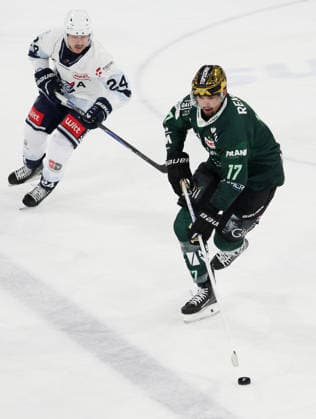 2026.09.25 Deutschland, Bietigheim Eishockey Steelers Bietigheim vs. Blue Devils Weiden, v.l. Niklas Postel (Weiden), Marek Racuk (Steelers)