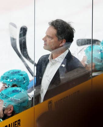 2026.09.25 Deutschland, Bietigheim Eishockey Steelers Bietigheim vs. Blue Devils Weiden, Trainer Tim Kehler (Steelers)