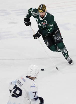 2026.09.25 Deutschland, Bietigheim Eishockey Steelers Bietigheim vs. Blue Devils Weiden, Marek Racuk (Steelers, oben)