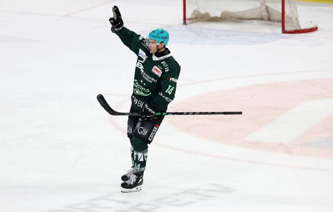 2026.09.25 Deutschland, Bietigheim Eishockey Steelers Bietigheim vs. Blue Devils Weiden, Torschütze Benjamin Zientek (Steelers) jubelt über das Tor zum 3:1