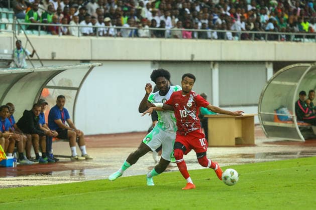 UYO, NIGERIA - SEPTEMBER 25: Ola Aina, Nigeria and El Hadary Ylan, Madagascar during the PAMOJA 2027 Africa Cup of Nations (AFCON) qualifier match between Nigeria and Madagascar at Godswill Akpabio Stadium on September 25, 2026 in Uyo, Nigeria. Photo by Nsidibe Akpan Copyright: xx