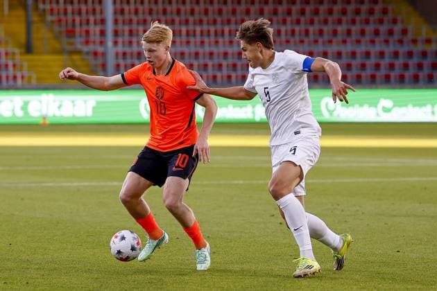 DEVENTER , 25-09-2026 , Stadium De Adelaarshorst , season 2026 2027 , EURO U-21 Qualification football . match between Netherlands U-21 and Norway U-21, FINAL RESULT 0-0, Picture shows Netherlands U21, U 21 player Kees Smit Norway U21 player Sindre Walle Egeli Netherlands U21 - Norway U21  x207587684x Copyright: