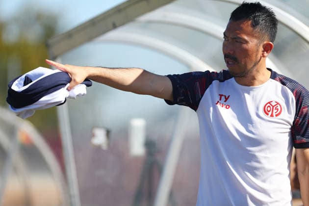 Football Women german DFB Pokal Cup 2026 - 2027 Fc Ingolstadt-FSV Mainz Coach of Mainz Yamashita Takashi gestures during the Women German DFB Pokal Cup 2026 - 2027 football match between Fc Ingolstadt and 1.FSV Mainz 05 at ESV Stadium in Ingolstadt , Bayern , Germany . September 26th , 2026 Photo by Davide Elias Copyright: xDavidexEliasx