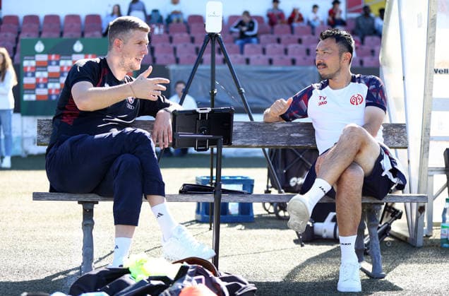 Football Women german DFB Pokal Cup 2026 - 2027 Fc Ingolstadt-FSV Mainz Coach of Ingolstadt Benjamin Stolte ( L ) speaks with Coach of Mainz Yamashita Takashi ( R ) during the Women German DFB Pokal Cup 2026 - 2027 football match between Fc Ingolstadt and 1.FSV Mainz 05 at ESV Stadium in Ingolstadt , Bayern , Germany . September 26th , 2026 Photo by Davide Elias Copyright: xDavidexEliasx