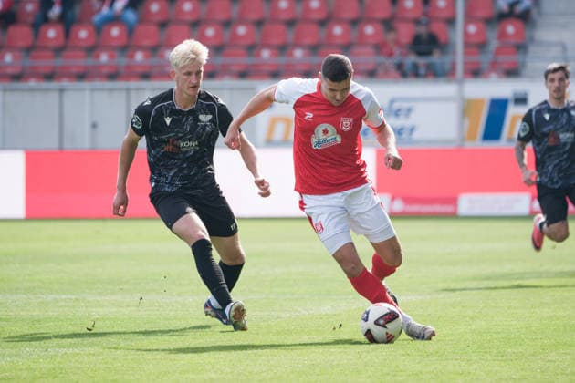 Finn Cramer (Preussen, 19), Marius Hauptmann (HFC, 23), Hallescher FC vs. BFC Preussen 1894 e.V., Fussball, Regionalliga Nordost, 11. Spieltag, Saison 2026 27, 26.09.2026 Halle Leuna Chemie Stadion ST Deutschland