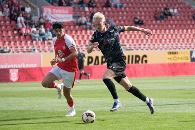 Burim Halili (HFC, 5), Finn Cramer (Preussen, 19), Hallescher FC vs. BFC Preussen 1894 e.V., Fussball, Regionalliga Nordost, 11. Spieltag, Saison 2026 27, 26.09.2026 Halle Leuna Chemie Stadion ST Deutschland