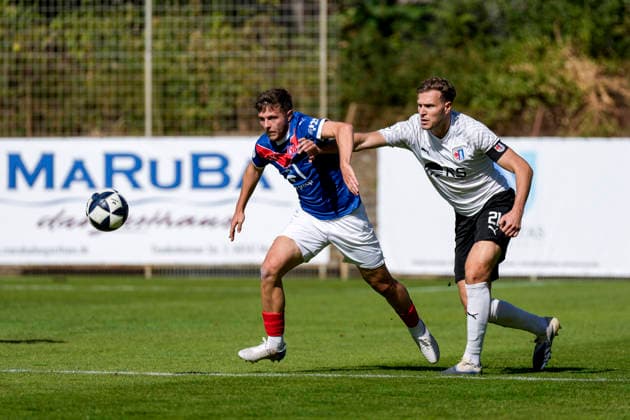 v.li.: Vincent Moreno Giesel (VfR Mannheim, 32), Aaron Frey (SG Barockstadt, 21, Kapitän), Zweikampf, Spielszene, Duell, duel, tackle, tackling, Dynamik, Action, Aktion, 26.09.2026, Mannheim (Deutschland), Fussball, Regionalliga Südwest, VfR Mannheim - SG Barockstadt Fulda-Lehnerz