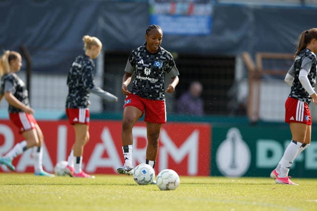 Fußball I Frauen I Saison 2026-2027 I DFB Pokal I SV Meppen - Hamburger SV I 26.09.2026 Celainy Obispo (5, Hamburger SV) Wärmt sich auf. Meppen Hänsch-Arena Niedersachsen Deutschland Copyright: xLobeca CedricxSiefkerx