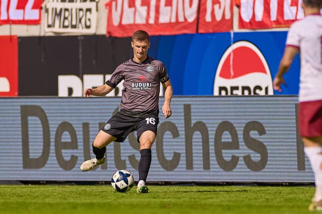 Heute mit Kapitaensbinde. Portrait, Portraet, Freisteller Thomas Geyer (VfR Aalen, 16) GER, Kickers Offenbach vs. VfR Aalen, Fussball, Regionalliga Suedwest - Herren, 9. Spieltag, Spielzeit 2026 2027, 26.09.2026 GER, Kickers Offenbach vs. VfR Aalen, Fussball, Regionalliga Suedwest - Herren, 9. Spieltag, Spielzeit 2026 2027, 26.09.2026 Offenbach am Main Copyright: xEibner-Pressefoto GeraldxOelze-dexStoppanyx EP_ODS
