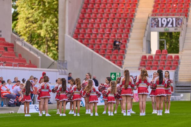 Cheerleaderinen vor Spielbeginn GER, Kickers Offenbach vs. VfR Aalen, Fussball, Regionalliga Suedwest - Herren, 9. Spieltag, Spielzeit 2026 2027, 26.09.2026 GER, Kickers Offenbach vs. VfR Aalen, Fussball, Regionalliga Suedwest - Herren, 9. Spieltag, Spielzeit 2026 2027, 26.09.2026 Offenbach am Main Copyright: xEibner-Pressefoto GeraldxOelze-dexStoppanyx EP_ODS