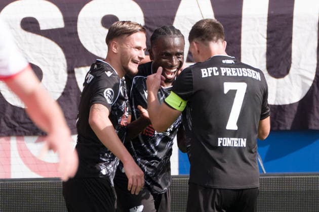Preussens Jubel nach dem Tor zum 0:1, Hallescher FC vs. BFC Preussen 1894 e.V., Fussball, Regionalliga Nordost, 11. Spieltag, Saison 2026 27, 26.09.2026 Halle Leuna Chemie Stadion ST Deutschland