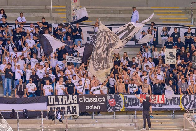 Kleine Gruppe mitgereister Fans aus Aalen GER, Kickers Offenbach vs. VfR Aalen, Fussball, Regionalliga Suedwest - Herren, 9. Spieltag, Spielzeit 2026 2027, 26.09.2026 GER, Kickers Offenbach vs. VfR Aalen, Fussball, Regionalliga Suedwest - Herren, 9. Spieltag, Spielzeit 2026 2027, 26.09.2026 Offenbach am Main Copyright: xEibner-Pressefoto GeraldxOelze-dexStoppanyx EP_ODS