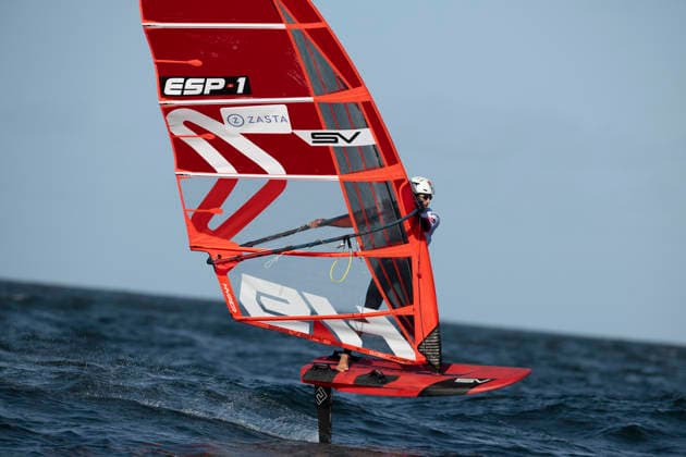 PWA - Citroen - World Windsurfing Tour Sylt 2026 - Tag 1 Slalom Men - abgebrochen zu wenig Wind; Sylt Westerland, 26.09.2026 Nacho Baltasar Summers (Slalom Foil Men, Spain, ESP-1); PWA - Citroen - World Windsurfing Tour Sylt 2026 - Tag 1 Slalom Men - abgebrochen zu wenig Wind am 26.09.2026 vor dem Brandenburger Strand - Motorboot auf Sylt Westerland (Deutschland). Copyright: xBEAUTIFULxSPORTS AndreasxDickx