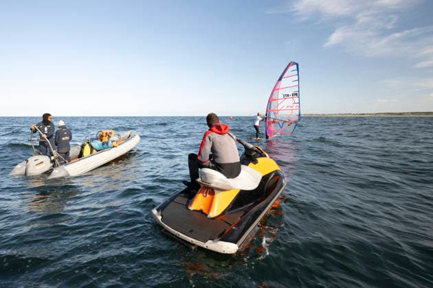 PWA - Citroen - World Windsurfing Tour Sylt 2026 - Tag 1 Slalom Men - abgebrochen zu wenig Wind; Sylt Westerland, 26.09.2026 CREW - Judges; PWA - Citroen - World Windsurfing Tour Sylt 2026 - Tag 1 Slalom Men - abgebrochen zu wenig Wind am 26.09.2026 vor dem Brandenburger Strand - Motorboot auf Sylt Westerland (Deutschland). Copyright: xBEAUTIFULxSPORTS AndreasxDickx