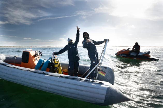 PWA - Citroen - World Windsurfing Tour Sylt 2026 - Tag 1 Slalom Men - abgebrochen zu wenig Wind; Sylt Westerland, 26.09.2026 CREW - Judges; PWA - Citroen - World Windsurfing Tour Sylt 2026 - Tag 1 Slalom Men - abgebrochen zu wenig Wind am 26.09.2026 vor dem Brandenburger Strand - Motorboot auf Sylt Westerland (Deutschland). Copyright: xBEAUTIFULxSPORTS AndreasxDickx