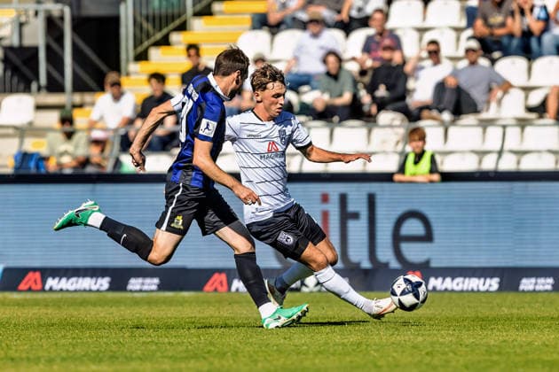 v.l. Christopher Spang (SV Eintracht-Trier, 29), Benjamin Goller (SSV Ulm 1846 Fußball, 07) SSV Ulm 1846 Fußball vs. SV Eintracht Trier, Fussball, Regionalliga Südwest, 9. Spieltag, Donaustadion Ulm 26.09.26 Ulm