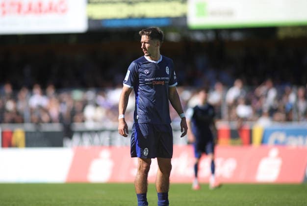 Fussball, Herren, Regionalliga Bayern, Saison 2026 2027, SV Wacker Burghausen - TSV 1860 München , flatbuy-Stadion an der Liebigstraße Damjan Dordan (TSV 1860 München) stehend