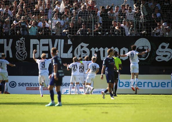 Fussball, Herren, Regionalliga Bayern, Saison 2026 2027, SV Wacker Burghausen - TSV 1860 München , flatbuy-Stadion an der Liebigstraße 1:0 durch Jannis Turtschan (SV Wacker Burghausen) Tor, Jubel