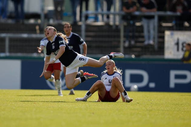 Fußball I Frauen I Saison 2026-2027 I DFB Pokal I SV Meppen - Hamburger SV I 26.09.2026 Foulspiel von Martens (18,Hamburger SV) an Marleen Kropp (9, SV Meppen) Dynamik, Schrei, Drama Meppen Hänsch-Arena Niedersachsen Deutschland Copyright: xLobeca CedricxSiefkerx