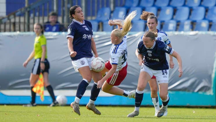 26.09.2026, Hänsch-Arena, Meppen, GER, Frauen Fußball, DFB-Pokal: SV Meppen vs Hamburger SV, Rahel Lang (SV Meppen 16) und Bente Marie Bode (SV Meppen 14) DFL REGULATIONS PROHIBIT ANY USE OF PHOTOGRAPHS AS IMAGE SEQUENCES AND OR QUASI-VIDEO. Meppen Niedersachsen Hänsch-Arena