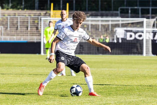 SSV Ulm 1846 Fußball vs. SV Eintracht Trier, Fussball, Regionalliga Südwest, 9. Spieltag, Donaustadion Ulm 26.09.26 Leander Nicolas Popp (SSV Ulm 1846 Fussball, 33) SSV Ulm 1846 Fußball vs. SV Eintracht Trier, Fussball, Regionalliga Südwest, 9. Spieltag, Donaustadion Ulm 26.09.26 Foto: Lucca Fundel Ulm Donaustadion Baden-Württemberg Deutschland