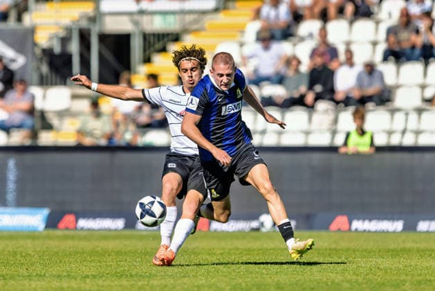v.l. Leander Nicolas Popp (SSV Ulm 1846 Fussball, 33), Jannis Held (SV Eintracht-Trier, 2) SSV Ulm 1846 Fußball vs. SV Eintracht Trier, Fussball, Regionalliga Südwest, 9. Spieltag, Donaustadion Ulm 26.09.26 Ulm Copyright: xLuccaxFundelx EP_EER