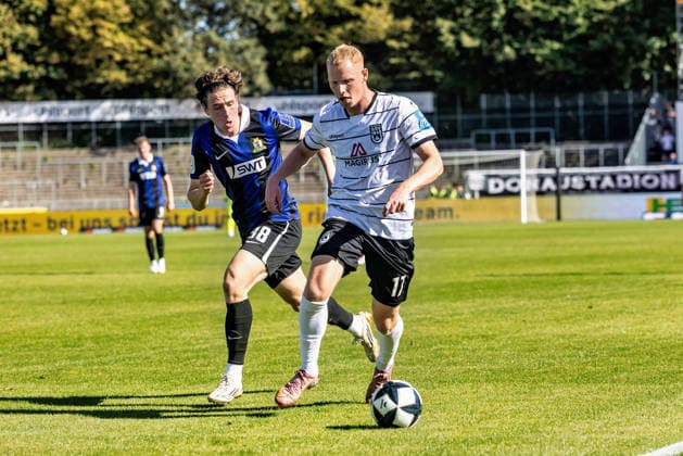 v.l. Noah Herber (SV Eintracht-Trier, 38), Leon Müller (SSV Ulm 1846 Fußball, 17) SSV Ulm 1846 Fußball vs. SV Eintracht Trier, Fussball, Regionalliga Südwest, 9. Spieltag, Donaustadion Ulm 26.09.26 Ulm