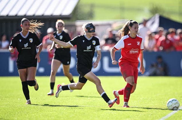 Fussball DFB Pokal Frauen 1. Runde Saison 2026 2027 26.09.2026 SV Eutingen - FC Carl Zeiss Jena Isabella Hartig (re, SV Eutingen) gegen Emily Reske (Mitte, (Mitte, FC Carl Zeiss Jena)