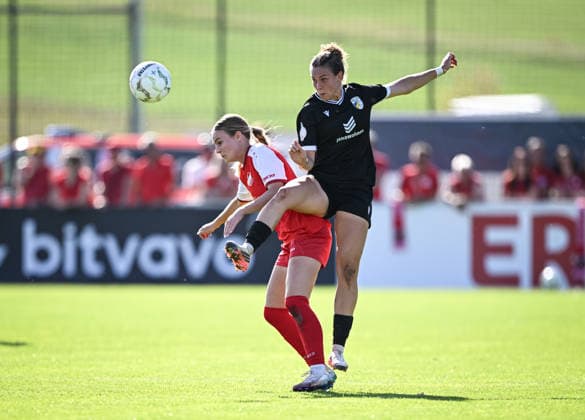 Fussball DFB Pokal Frauen 1. Runde Saison 2026 2027 26.09.2026 SV Eutingen - FC Carl Zeiss Jena Nina Notter (li, SV Eutingen) gegen Annika Wohner (re, FC Carl Zeiss Jena)