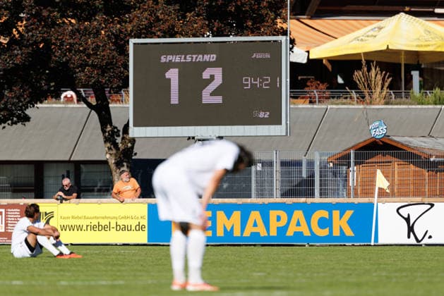 Endstand 1 : 2 beim Spiel zwischen TSV Landsberg v SpVgg Ansbach, Fussball, Herren, Regionalliga Bayern, 2026 2027, 11.Spieltag am 26.09.2026 in Landsberg am Lech, Sportpark. Bayern Deutschland