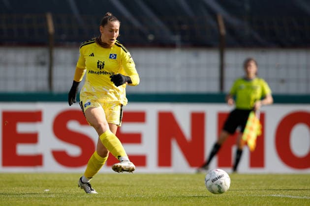Fußball I Frauen I Saison 2026-2027 I DFB Pokal I SV Meppen - Hamburger SV I 26.09.2026 Jule Baum (36, Hamburger SV) Passspiel im Ballbesitz Freisteller, Nahaufnahme, Porträt, Portrait, Einzelfoto, Einzelbild, Körper Meppen Hänsch-Arena Niedersachsen Deutschland Copyright: xLobeca CedricxSiefkerx