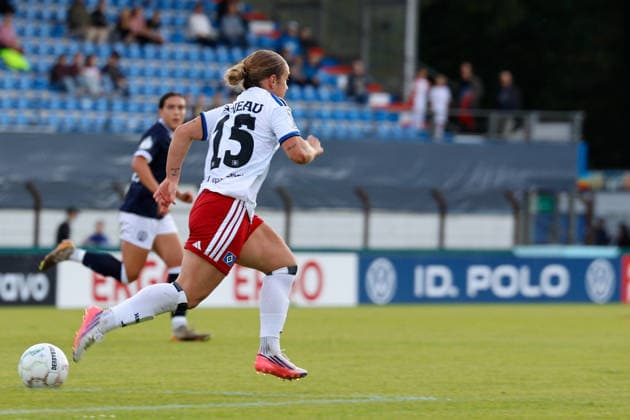 Fußball I Frauen I Saison 2026-2027 I DFB Pokal I SV Meppen - Hamburger SV I 26.09.2026 Leila Peneau (15, Hamburger SV) läuft sich frei und setzt zum Sprint an. Meppen Hänsch-Arena Niedersachsen Deutschland Copyright: xLobeca CedricxSiefkerx
