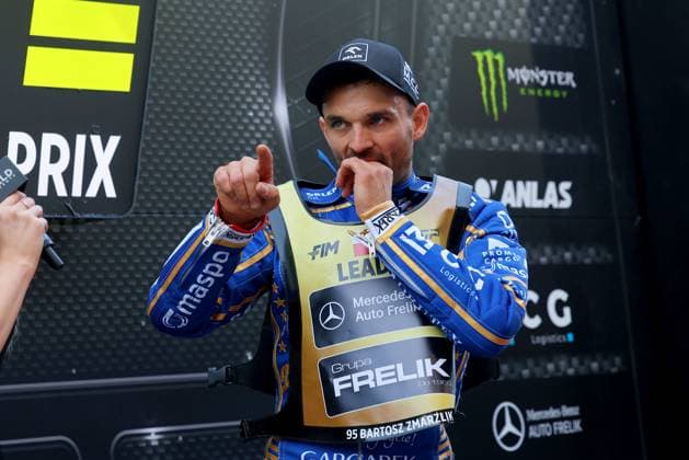 N Z SKUPIONY BARTOSZ ZMARZLIK W ZLOTYM PLASTRONIE LIDERA WYBIERA POLE STARTOWE NA ZAWODY 2026 FIM SPEEDWAY GRAND PRIX OF POLAND INDYWIDUALNE MISTRZOSTWA SWIATA NA ZUZLU ZUZEL SPEEDWAY GRAND PRIX POLSKI SGP TORUN 01.08.2026 FOT. LUKASZ TRZESZCZKOWSKI NEWSPIX.PL --- Newspix.pl --- Newspix.pl  20260926LTR007