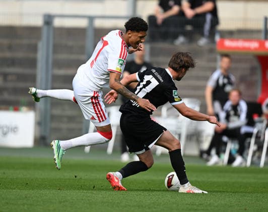 26.09.2026, xophax, Fussball , Regionalliga West 26 27 Franz Kremer Stadion : 1.FC Köln gegen VFB 03 Hilden . Verharr Ismailiji ( Hilden ) , links gegen Nilas Yacobi , links ( 1.FC Köln ) , rechts Koeln