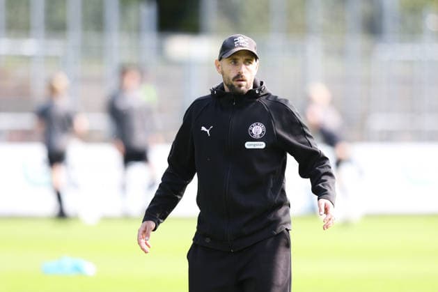 26.09.2026, Fussball, Herren, Regionalliga Nord, 16. Spieltag, FC St Pauli II - BSV Kickers Emden Trainer Alexander Hahn (FC St Pauli II)