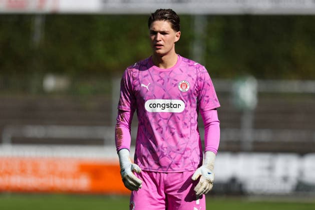 26.09.2026, Fussball, Herren, Regionalliga Nord, 16. Spieltag, FC St Pauli II - BSV Kickers Emden Torwart Niklas Petzsch (1 FC St Pauli II)