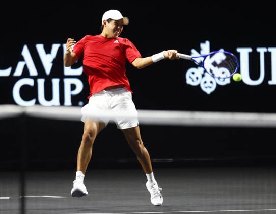 2026 Laver Cup, day two, O2 Arena, London,26 09 2026 Learner Tien (USA) in action during his match against Flavio Cobolli (ITA) in the 2026 Laver Cup at the O2 Arena, LOndon London O2 Arena London GBR, UK NEWSPAPERS OUT Copyright: xMarkxGreenwoodx